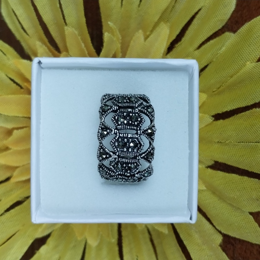 New .925 silver with marquesite ring. # 6.5